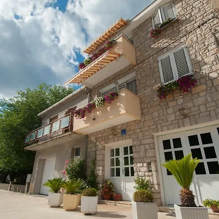 Tonka * Novigrad (Dalmatia)